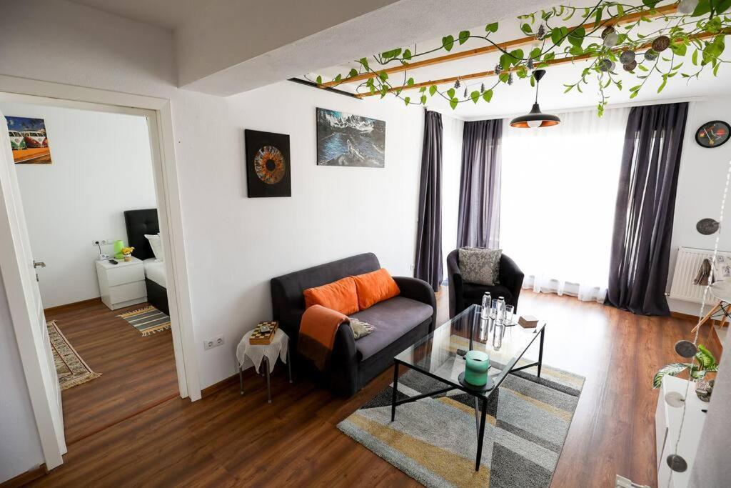 Modern Condo With Parking, シビウ エクステリア 写真